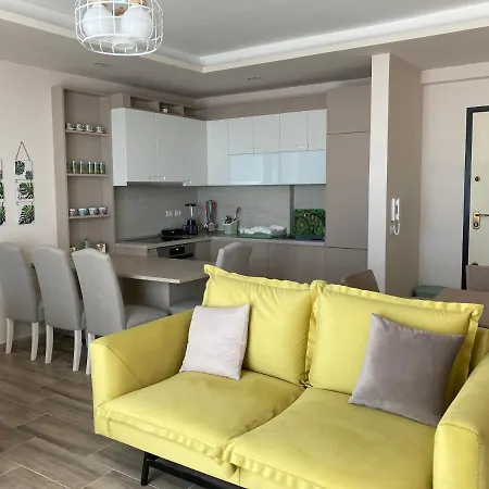 Center Veranda Apartment