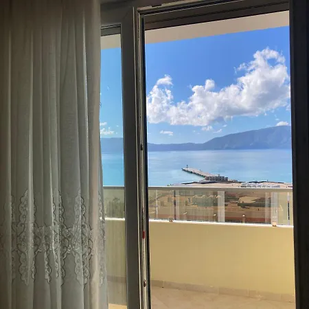 Center Veranda Apartment *