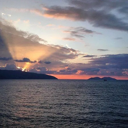 Center Veranda Apartment *