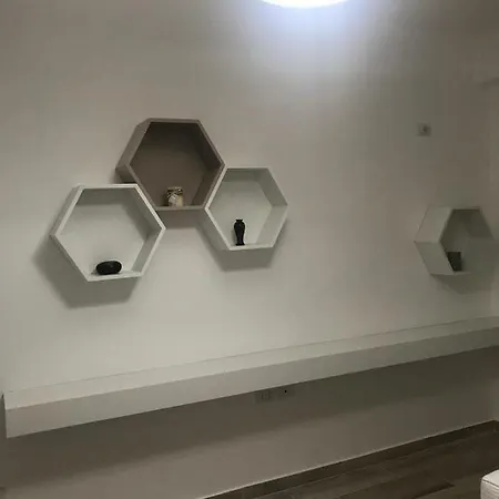 Center Veranda فلورا