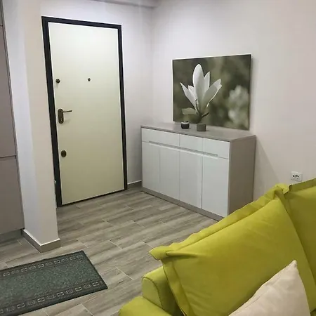 Center Veranda Apartment