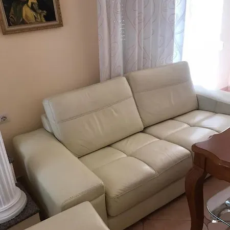 Center Veranda Apartment