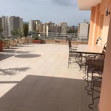 Center Veranda Apartment *